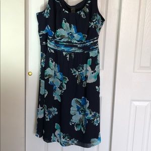 Sleeveless 100% polyester floral Ann Taylor dress